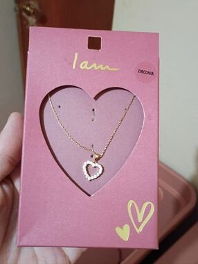 NWT Gold Heart Zirconia Pendant Necklace